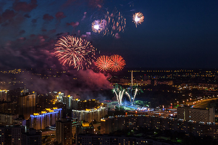 1368127941_fireworks_07 (699x466, 151Kb)