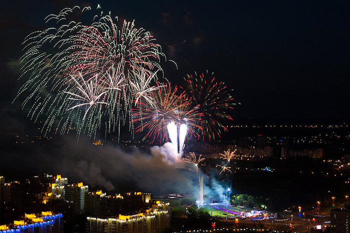 1368128437_fireworks_10 (699x466, 155Kb)