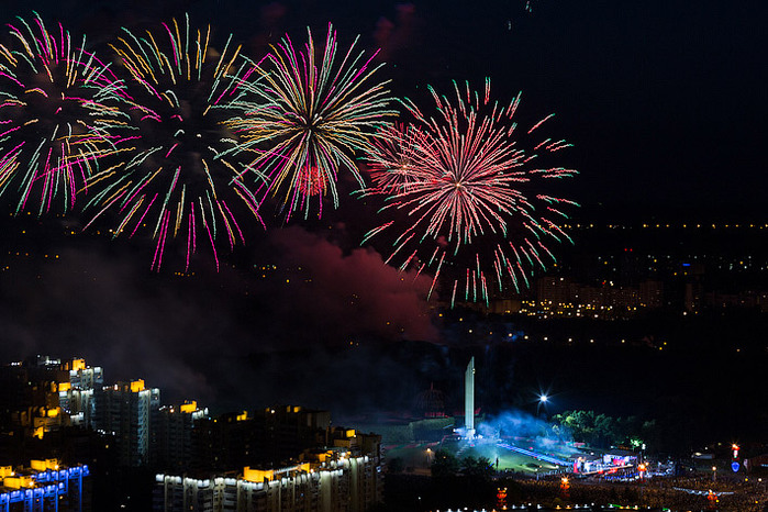 1368128671_fireworks_14 (699x466, 161Kb)