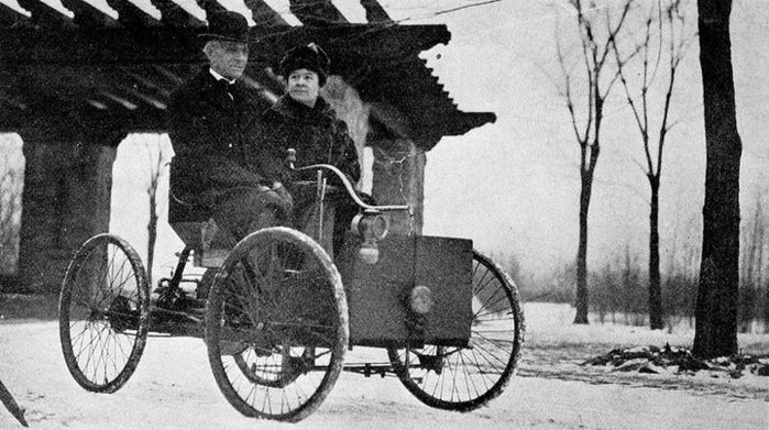 henry-ford-in-his-first-car (700x391, 69Kb)