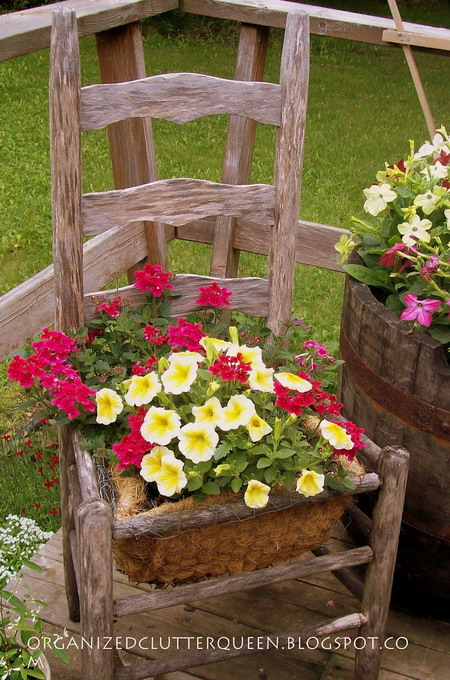 planting-flowers-in-chairs2-3 (450x680, 150Kb)