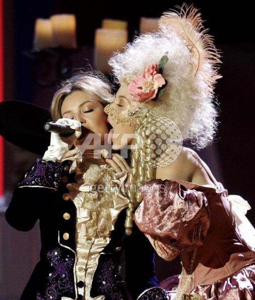 sng thalia-grammy at madison square garden in ny (506x594, 58Kb)