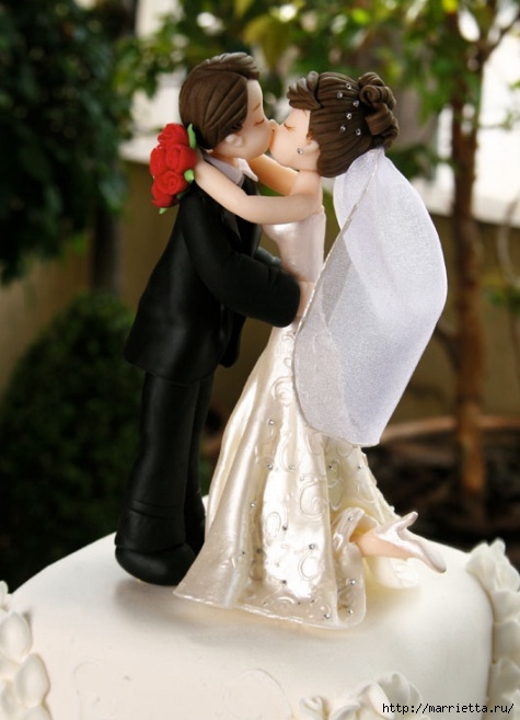 Жених с невестой для свадебного торта. Лепка из сахарной мастики (1) (475x657, 151Kb)