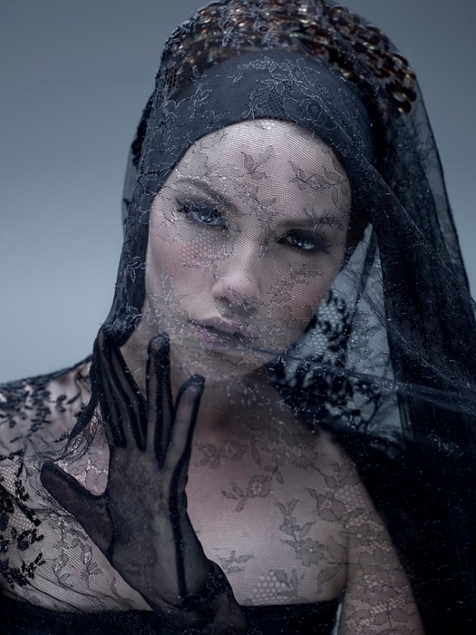 3623822_a_beautiful_girl_and_bright_makeup_20 (525x700, 253Kb)