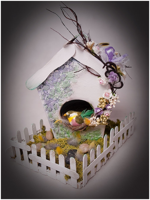 Домик для птички из картона, палочек от мороженого, с мозаикой из яичной скорлупы (28) (526x700, 227Kb)