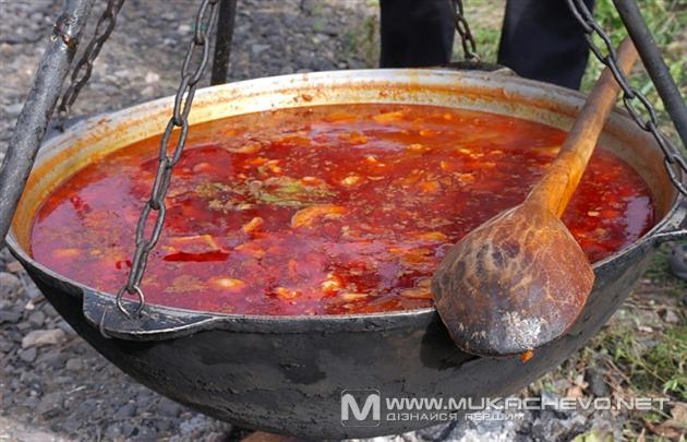 Суп гуляш по-венгерски на костре