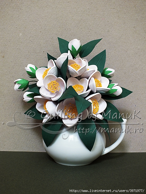 quilled-jasmine-flowers-in-a-vase (480x640, 258Kb)