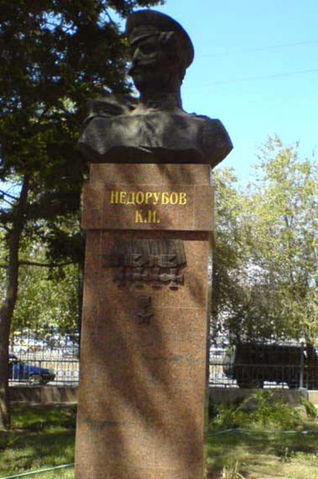 NedorubovKonstIosif_pamjatnik_Volgograd (464x700, 311Kb)
