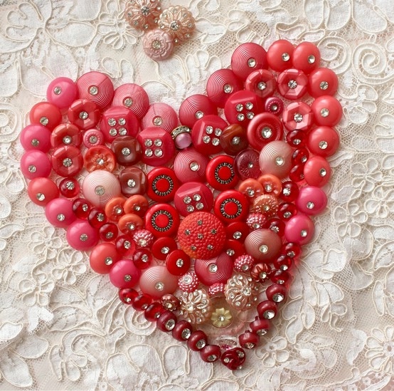 button heart--each button has rhinestone centers! Wow! (554x549, 263Kb)