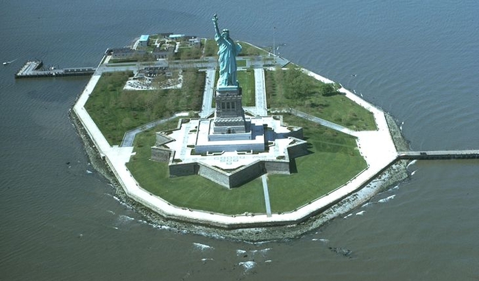 monument_svoboda (700x411, 194Kb)