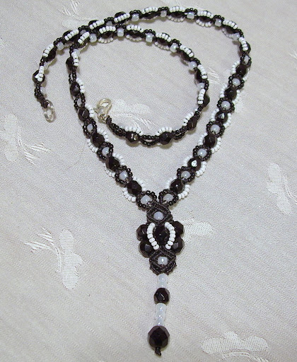 Yin Yang Necklace in Black and White (420x512, 248Kb)