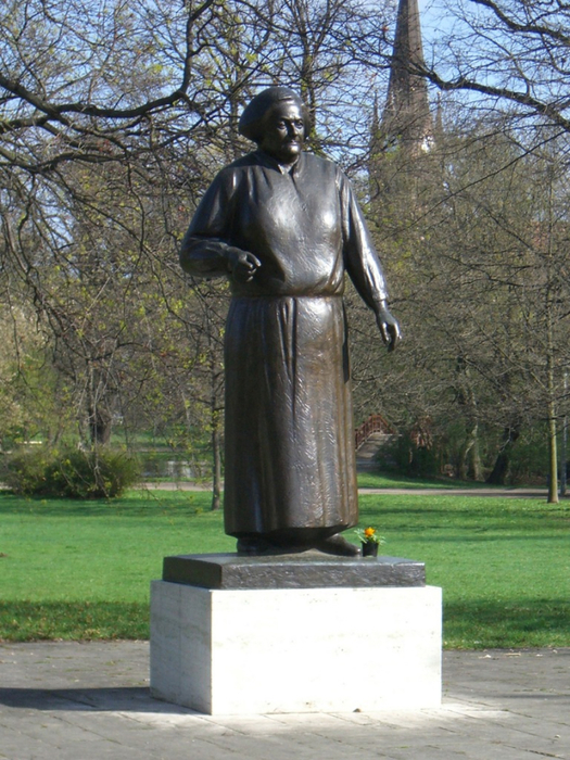 Clara-Zetkin-Denkmal_Leipzig (525x700, 465Kb)