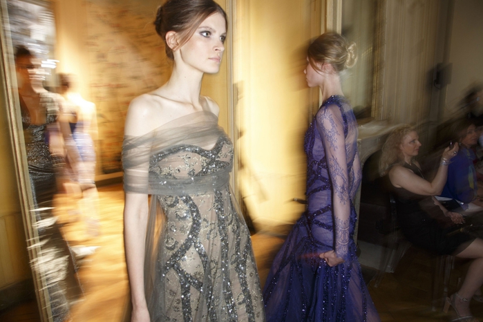 Zuhair+Murad+Fall+2013+Backstage+UL48KYNegAVx (700x466, 225Kb)