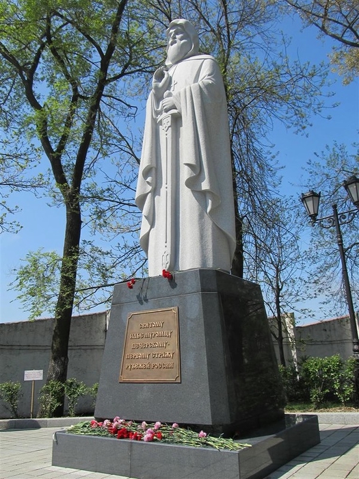 Памятник штирлицу во владивостоке фото