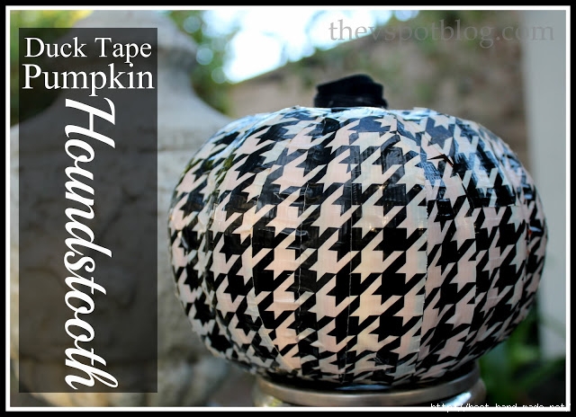 Houndstooth-pumpkin-using-Duck-Tape (640x464, 228Kb)