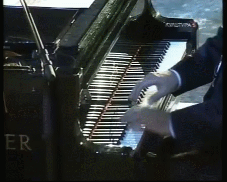 87935266_pianist (550x360, 1729Kb)
