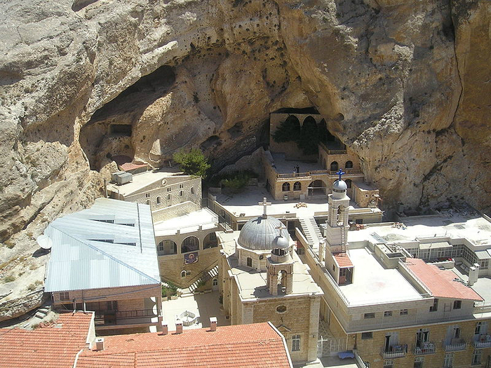 800px-Maaloula-St-Thecla_from_top_of_rock (700x525, 509Kb)