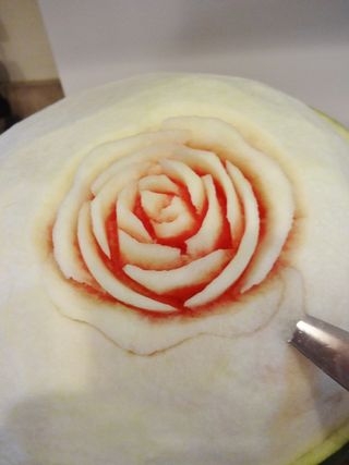 карвинг. розы из арбуза. салат из ананасов (58) (320x427, 49Kb)