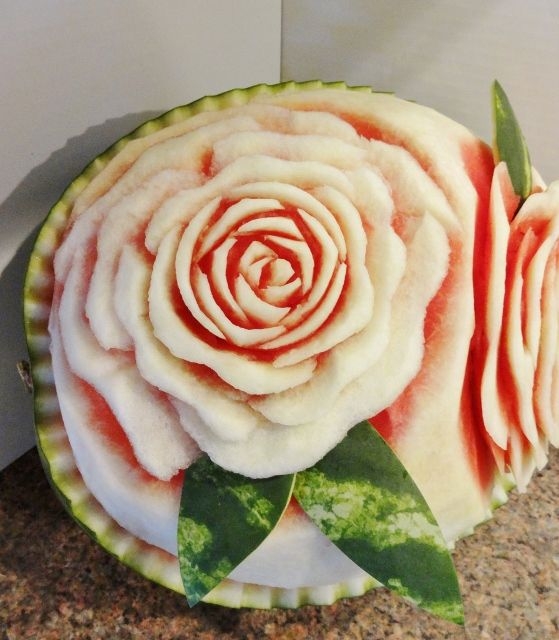 карвинг. розы из арбуза. салат из ананасов (70) (559x640, 227Kb)