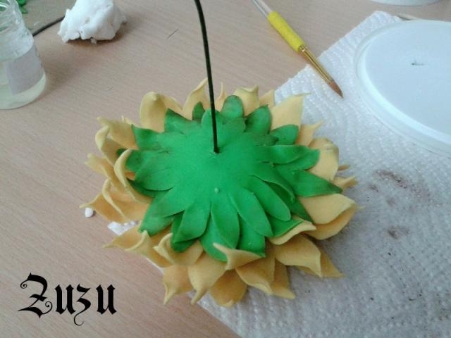 Подсолнух из сахарной мастики для украшения 3D торта (18) (640x480, 117Kb)