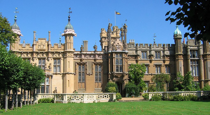 Knebworth_W_front (700x384, 360Kb)