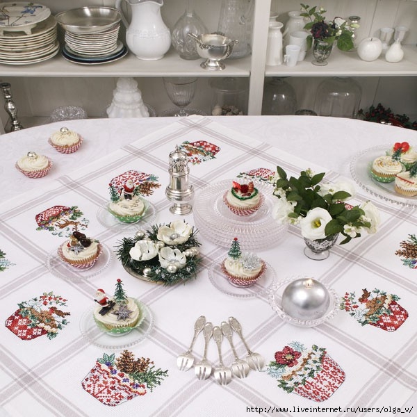 aida-nappe-cupcakes-de-noel-a-broder-au-point-de-croix (600x600, 232Kb)