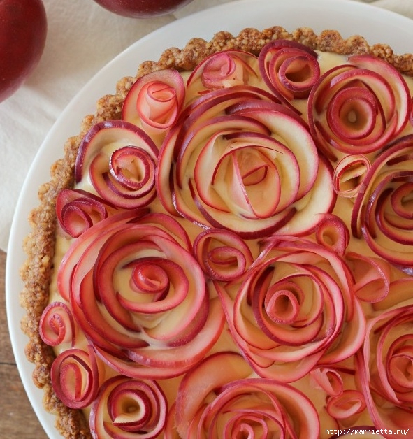Красивый и вкусный пирог. Яблочные розы в ореховой корзине (3) (591x628, 264Kb)