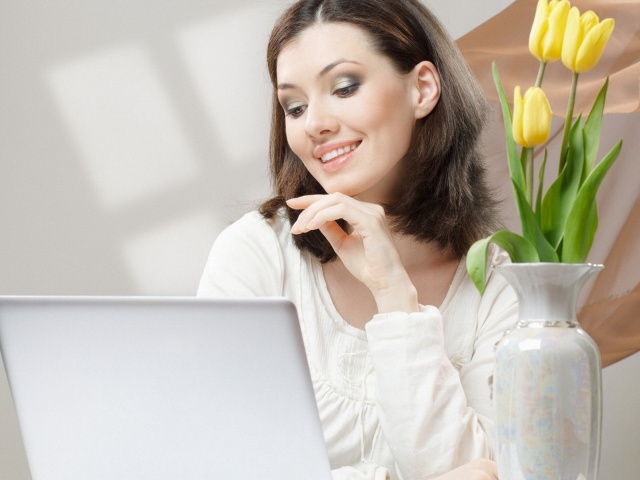 Girls_Beautyful_Girls_Behind_the_laptop_022829_29 (640x480, 83Kb)