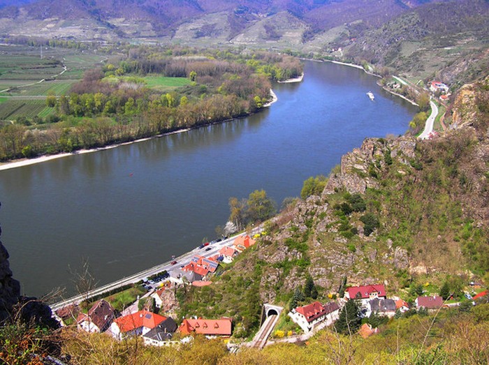 Унтерлойбен Долина Вахау