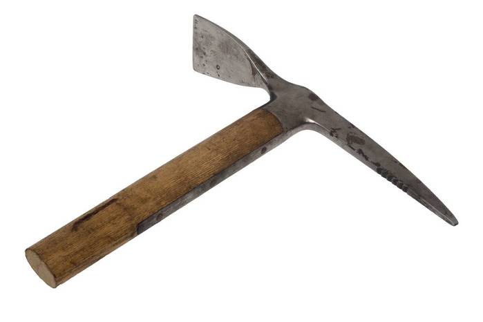 TrotskyMurderWeapon_max_enlarge (700x466, 14Kb)