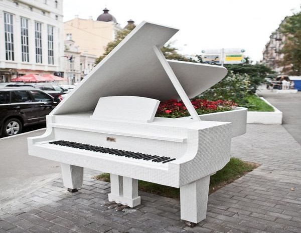 monument_piano (600x465, 84Kb)