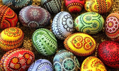 Painted Easter eggs - GORGEOUS easter eggs Easter - Easter decor - holiday decorating - decor - easter bunny - easter egg - easter -  via pinterest (400x240, 41Kb)