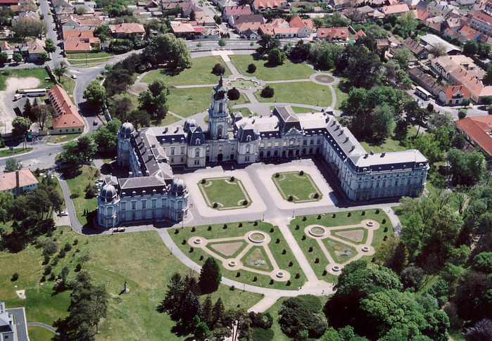 Keszthely_-_Festetics_Castle (700x485, 212Kb)