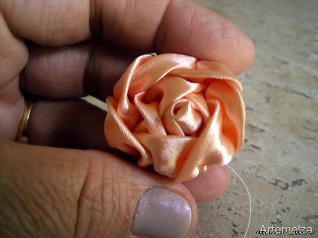роза из атласной ленты (19) (640x480, 138Kb)