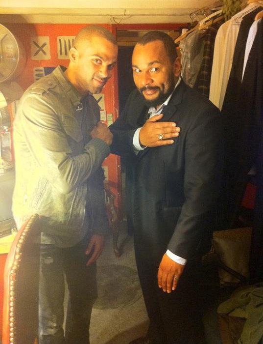 Teddy Parker contre-attaque, et leur loge une quenelle./5046362_Dieudonne_TonyParker (537x700, 132Kb)