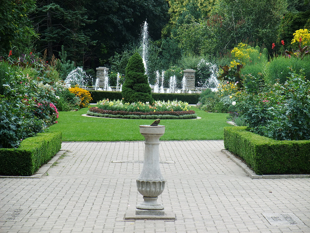 Casa-Loma-gardens-by-mark_watmough (640x480, 289Kb)