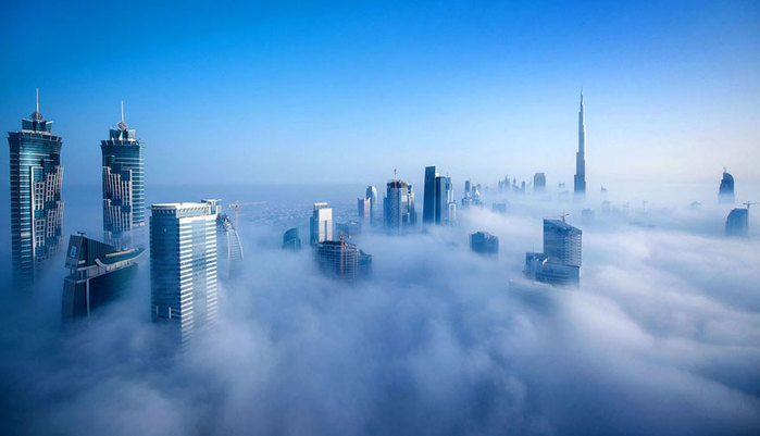 a-blaze-with-light-dubai-in-fog-sebastian-opitz-3 (700x401, 44Kb)