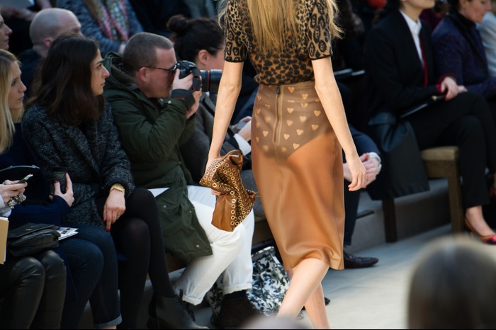 burberry-prorsum-rtw-fw2013-candids-04_180804695595.jpg_carousel_parties (700x466, 105Kb)