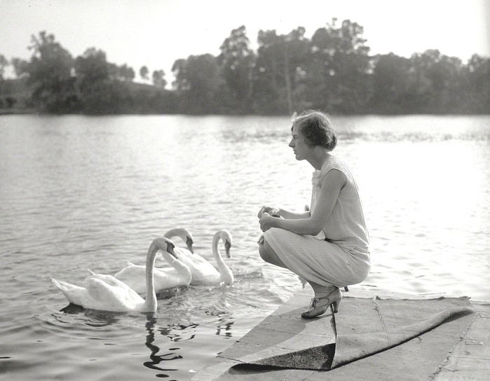 1927_Woman with Swans (700x544, 88Kb)