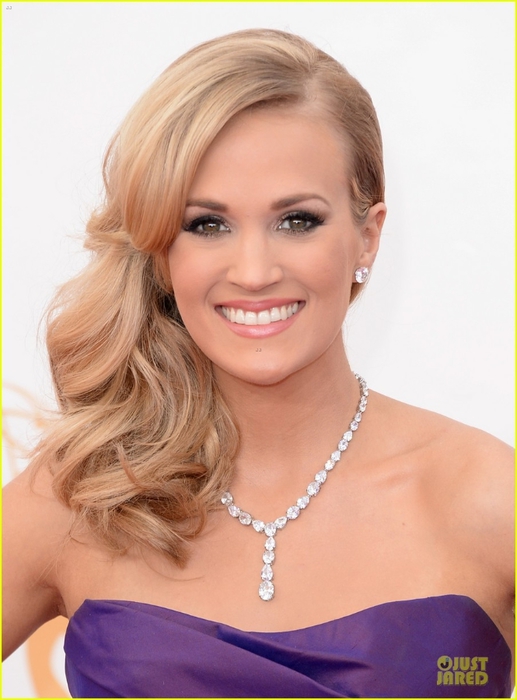 carrie-underwood-emmys-2013-red-carpet-02 (517x700, 204Kb)