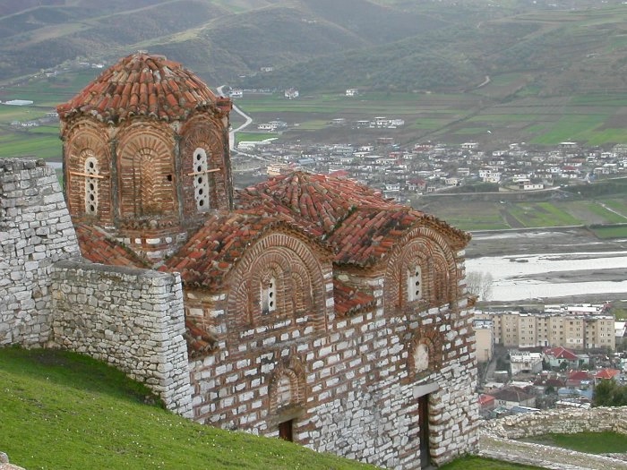 1. Византийская церковь Берат (700x525, 258Kb)