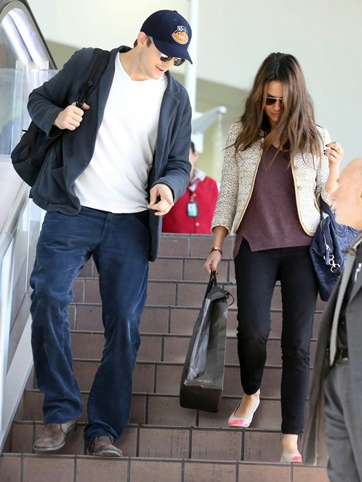 ashton-mila-lax-30sept13-03 (525x700, 346Kb)