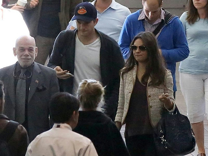 ashton-mila-lax-30sept13-09 (700x525, 339Kb)