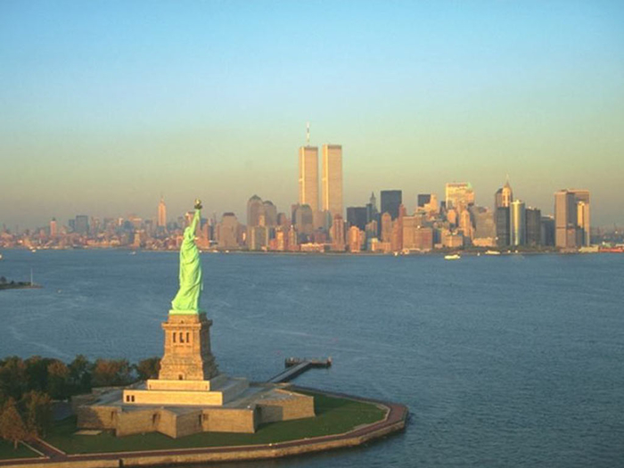 США - Нью Йорк - статуя Свободы (700x525, 240Kb)