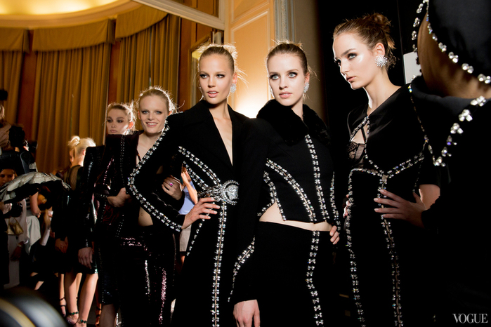 versace-fall-2013-couture-candids-01_093612381427 (700x466, 281Kb)