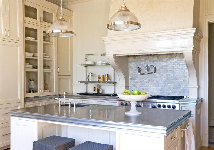 williamhefneropenkitchnconcealedhoodstovemarblebacksplashsoapstonecountersislandbristolcircle.1291647222 (696x490, 232Kb)