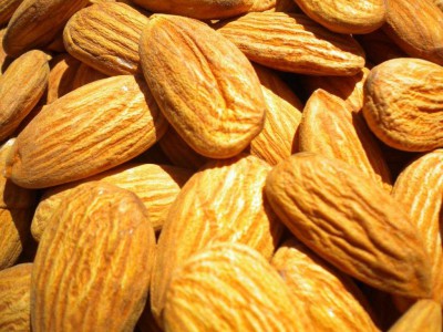 3554158_almondsarepackedwithvitamineandmagnesium400x300 (400x300, 48Kb)