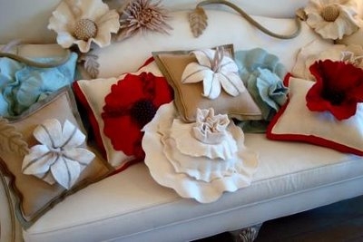 flower_pillows_sofa_web (400x267, 64Kb)