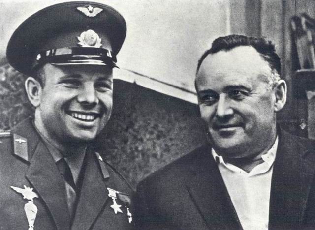 1381601517_42413025_Korolyov_i_Gagarin (640x468, 72Kb)