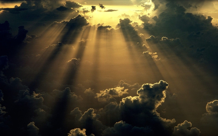 4741801_99026715_large_sunshiningthroughtheclouds1920x12006573088717B0_1 (700x437, 204Kb)